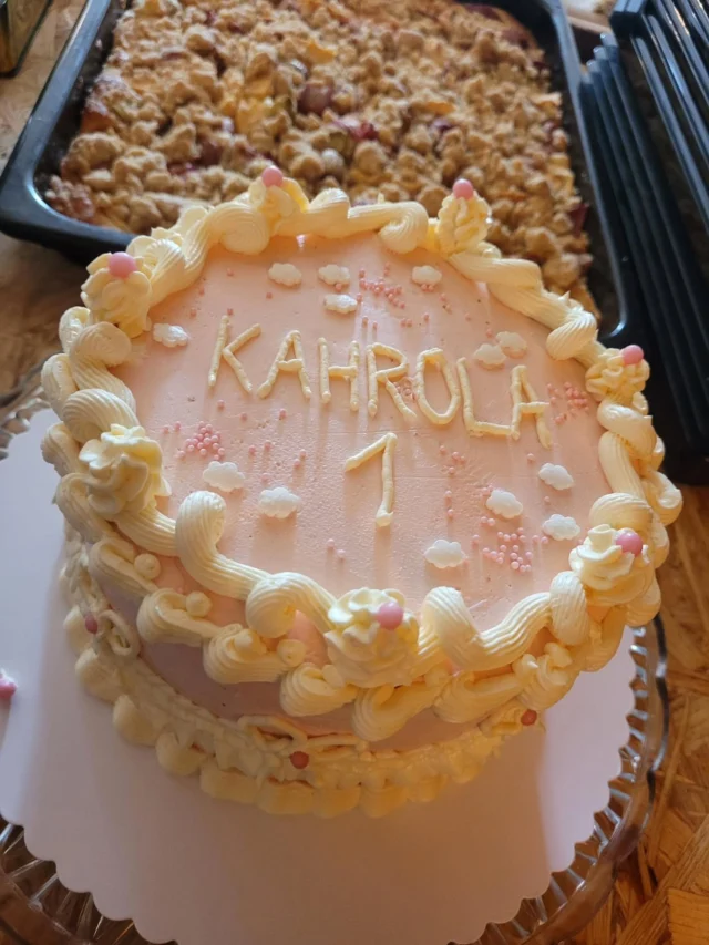 1 JAHR KAHROLA 🎂

Danke an Alle, die diesen Tag gestern möglich gemacht haben. Es ist toll, die Straße so bunt zu sehen! ✨️ Auf das nächste Jahr!

 ❗️Ab kommenden Sonntag haben wir NEUE ÖFFNUNGSZEITEN: 14-17 Uhr (also eine Stunde nach hinten verzogen)