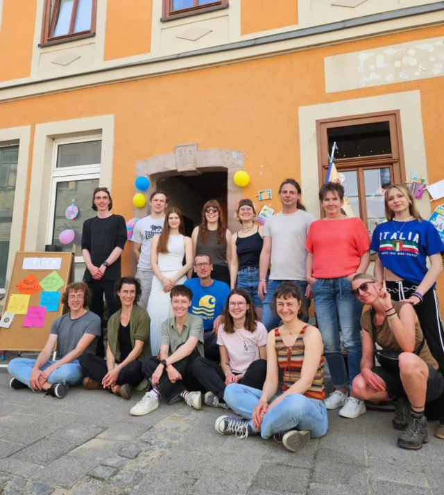 Unser Team ✨️🔥

Die Kahrola hat nun endlich wieder ein aktuelles Gruppenfoto, auch wenn einige fehlen. 

Du willst auch dabei sein? Dann melde dich gern hier oder per Mail (kahrola@posteo.de).